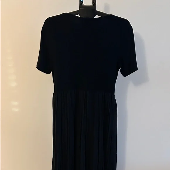 Elegant Black Midi Dress - Picture 5 of 5